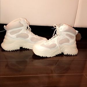 Women’s fashion sneakers